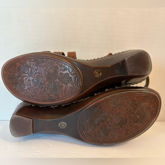 Strictly Comfort brown leather open toe Strappy Roman sandals shoes size 7 M - Picture 11 of 12